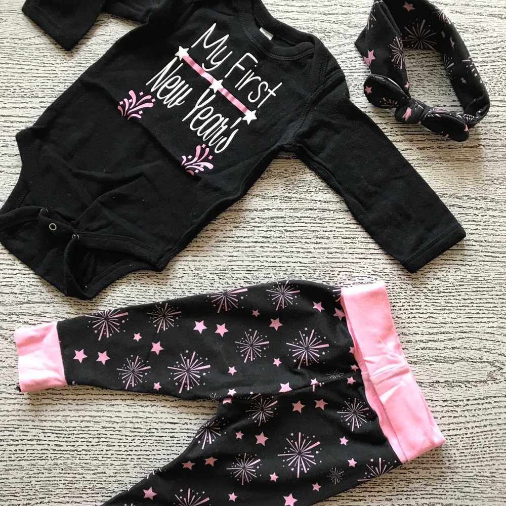 My first New Year’s👶🏻🎉 baby girl outfit